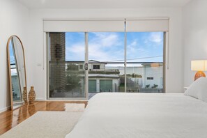 5 bedrooms, WiFi, bed sheets