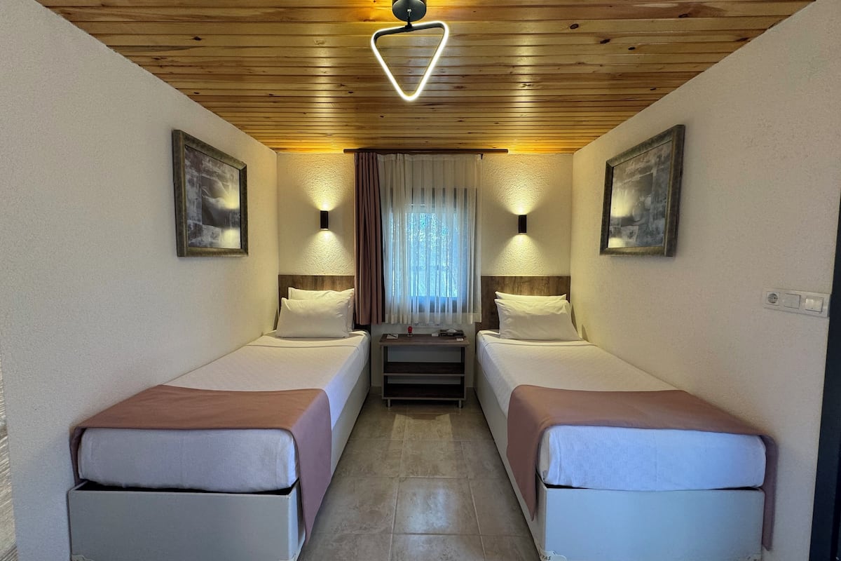 Habitación estándar, 1 cama matrimonial | 1 habitación, insonorización, wifi gratis y ropa de cama