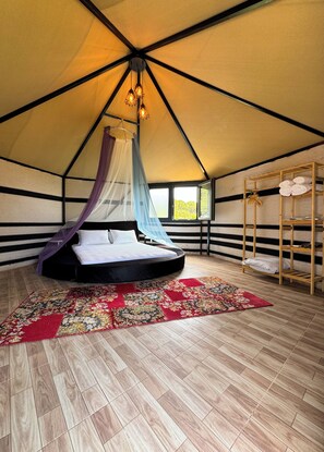 Tienda de campaña Deluxe | 1 habitación, insonorización, wifi gratis y ropa de cama