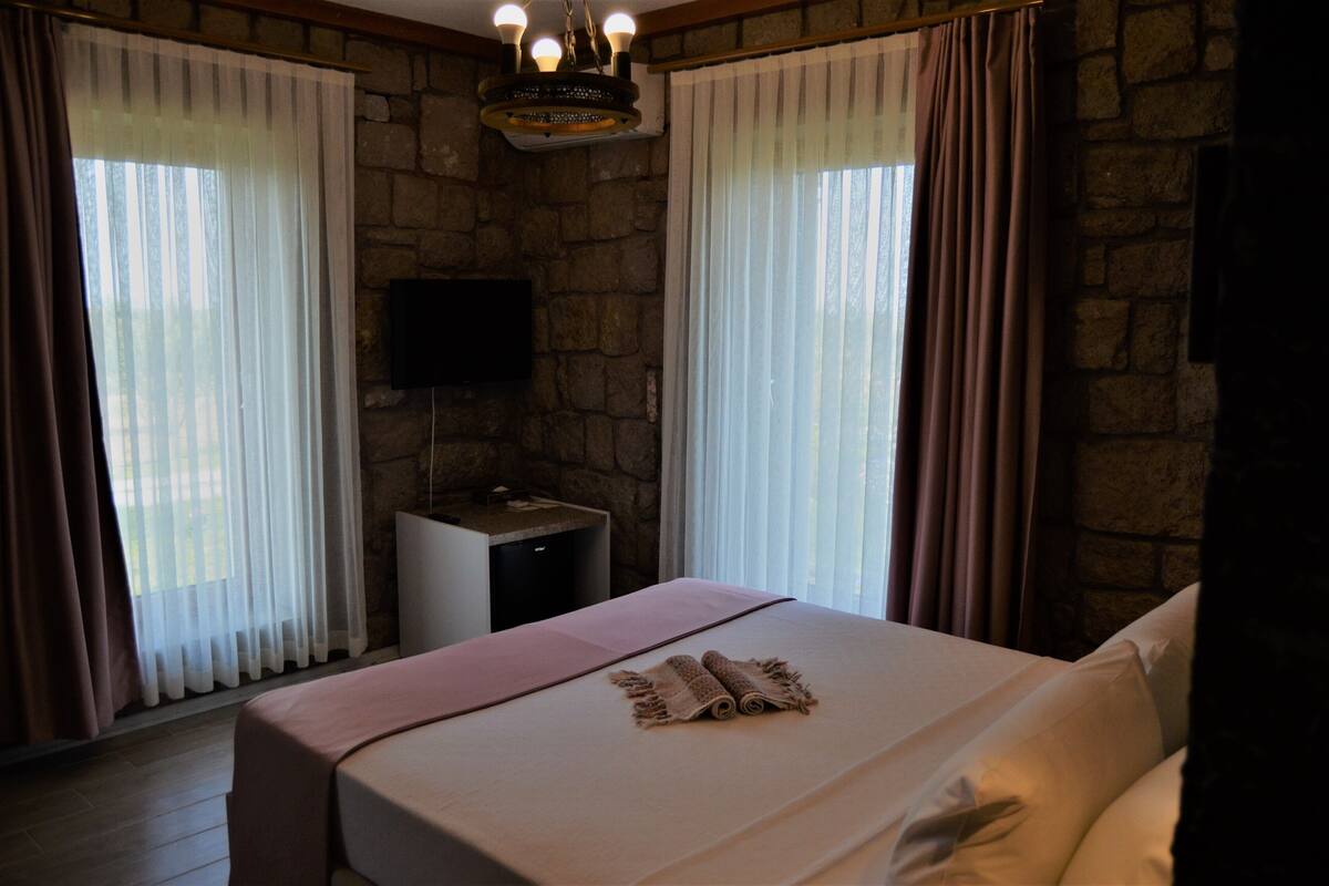 Habitación doble Deluxe | 1 habitación, insonorización, wifi gratis y ropa de cama
