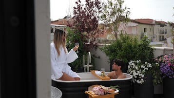 Premium Suite with Private Rooftop and Outdoor Bathtub | Terrass/Patio