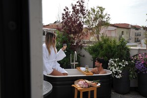 Mini Premium Rooftop with Outdoor Bath | Terrace/patio -  Allegro Neve Tzedek Boutique Suites - By HOMY (Tel Aviv)