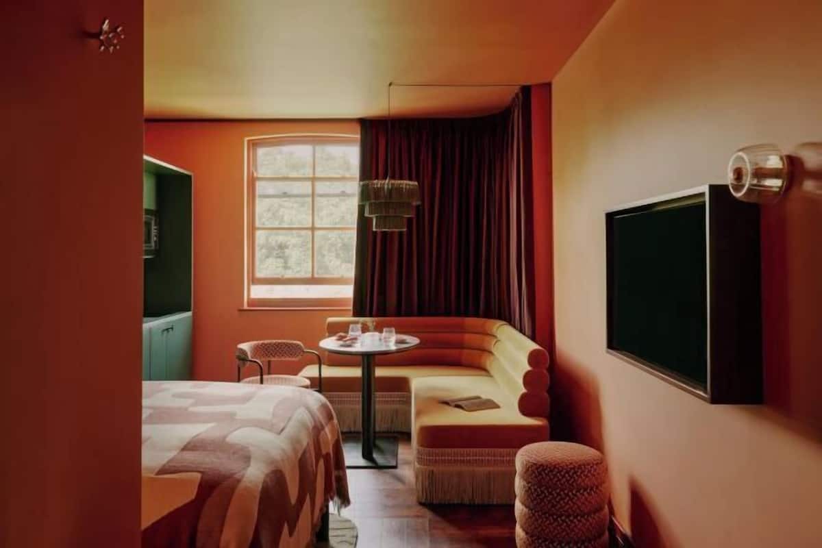 1 slaapkamer, een kluis op de kamer, verduisterende gordijnen