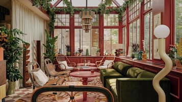 Lobby lounge