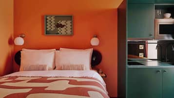 Family Room | In-room safe, blackout curtains, iron/ironing board, bed sheets