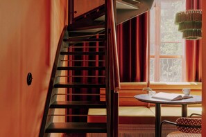 In-room safe, blackout drapes, iron/ironing board, bed sheets - Ember Locke Kensington (London)