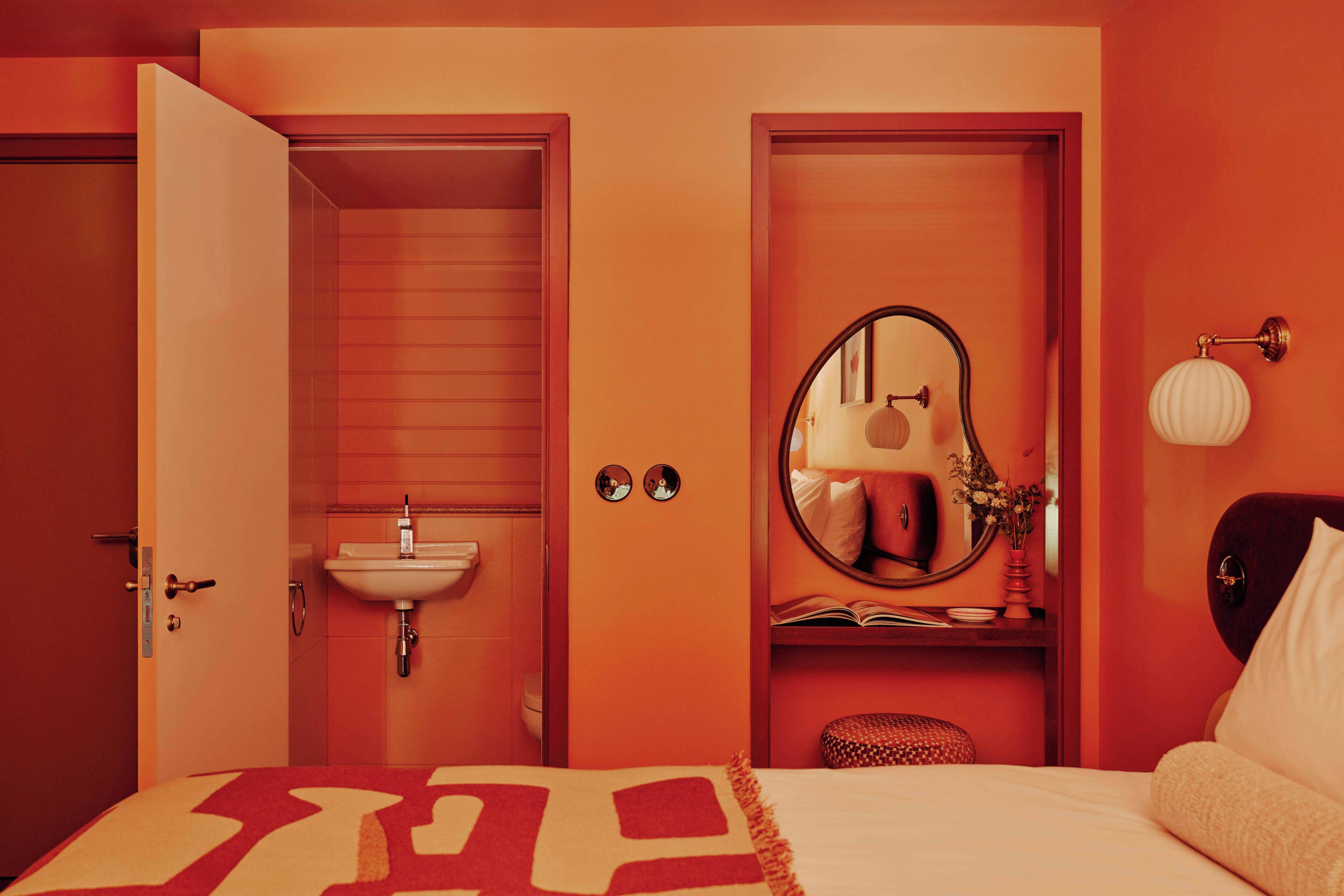 Duplex Suite | Bathroom | Free toiletries, hair dryer, towels, soap