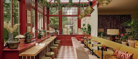 Lobby lounge