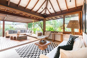 Villa superior | Zona de estar | Una Smart TV, Netflix, películas de pago, servicios de streaming