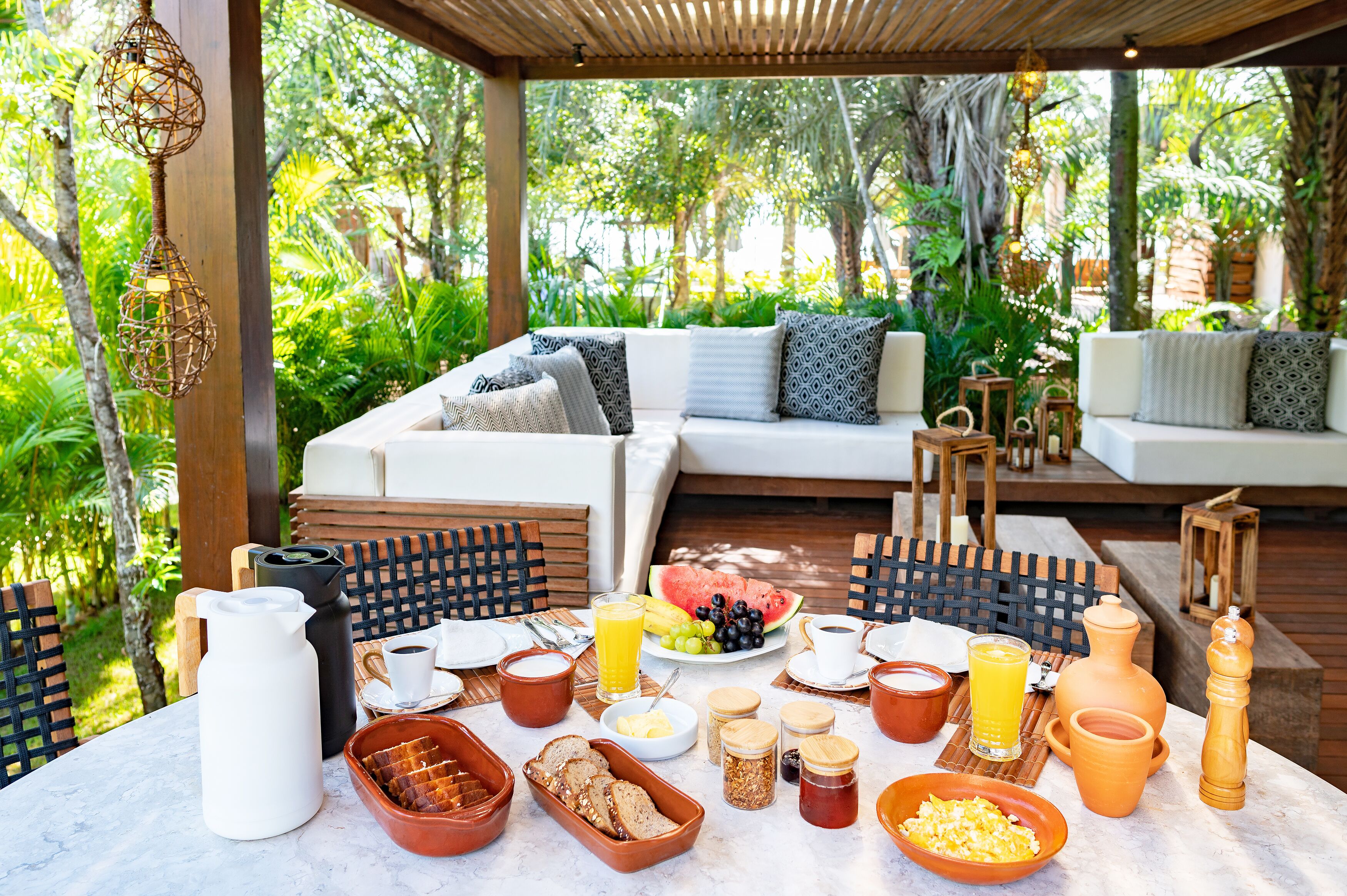 Vila superluxo, vista para o jardim | Opções para refeição no quarto