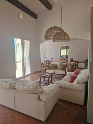 Smart TV, ping pong, printers