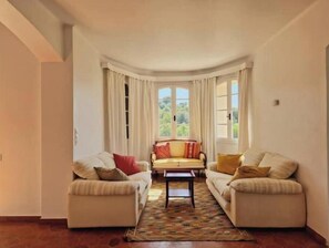 Smart TV, ping pong, printers