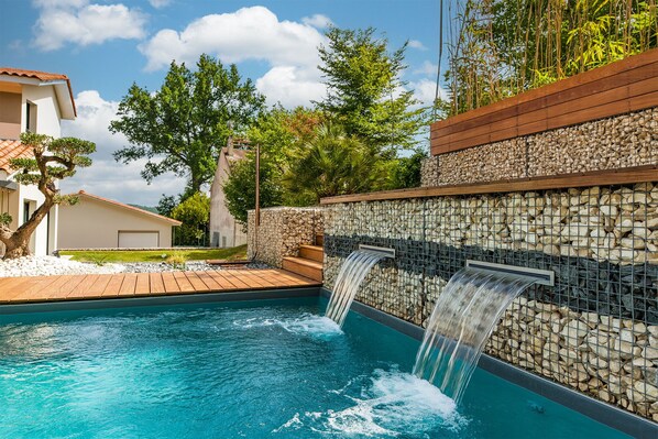 Outdoor pool, a heated pool - Belle Villa Contemporaine Vue Panoramique sur Perigueux (Coulounieix-Chamiers)