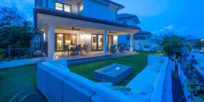 屋外ダイニングエリア