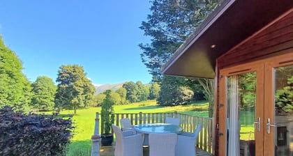 Badgers Rest - a holiday lodge that sleeps 6 guests in 3 bedrooms