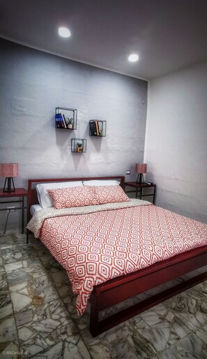 1 bedroom, bed sheets