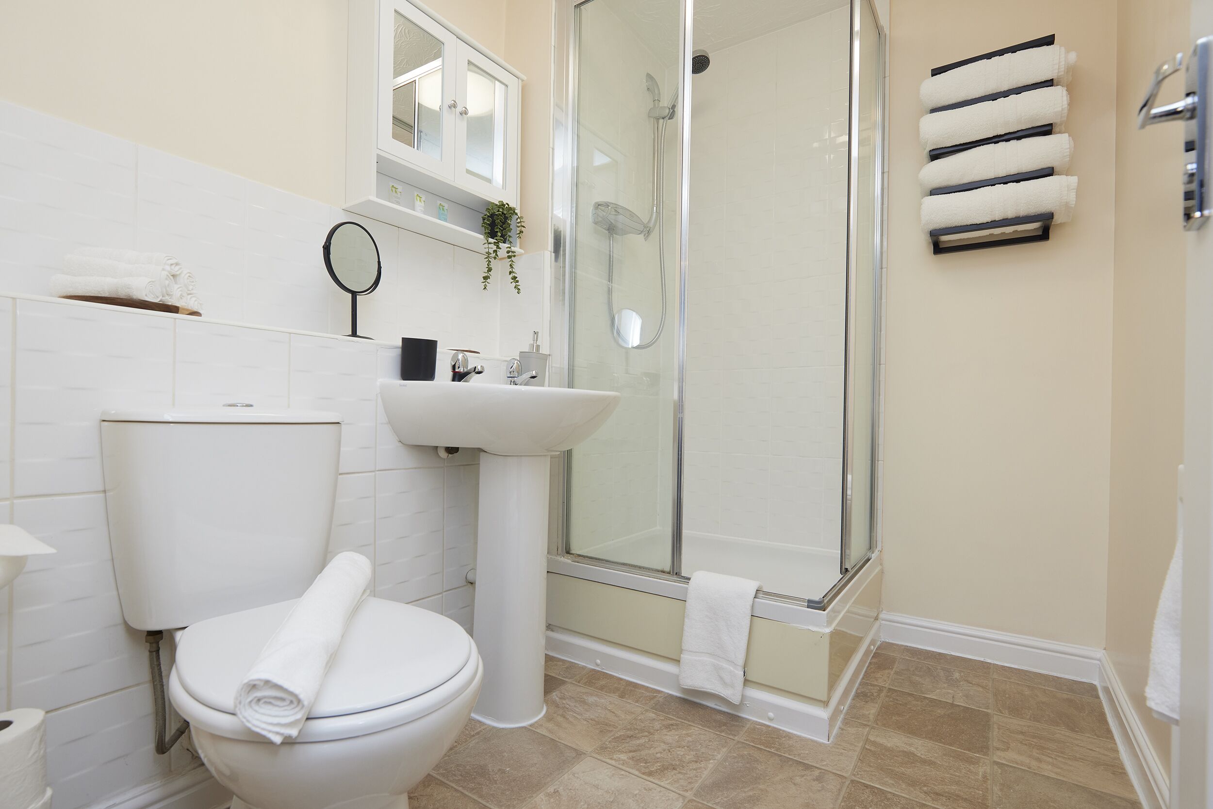 Homely Space for Contractors, Families, ???? Netflix,???? Wifi, -nec,jlr