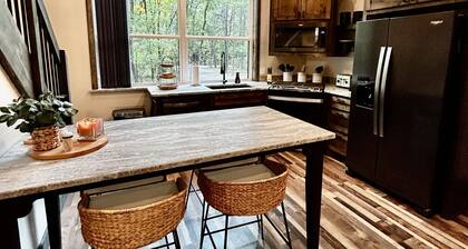 Cabin in the woods with hot tub near hiking, ATV/SXS and horseback trails