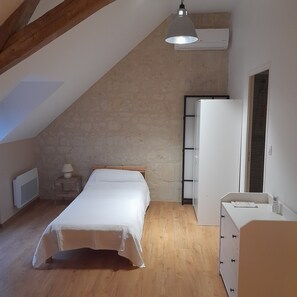 2 bedrooms, iron/ironing board, travel crib, free WiFi - Gite Chez LE Vigneron (Savigny-en-Véron)
