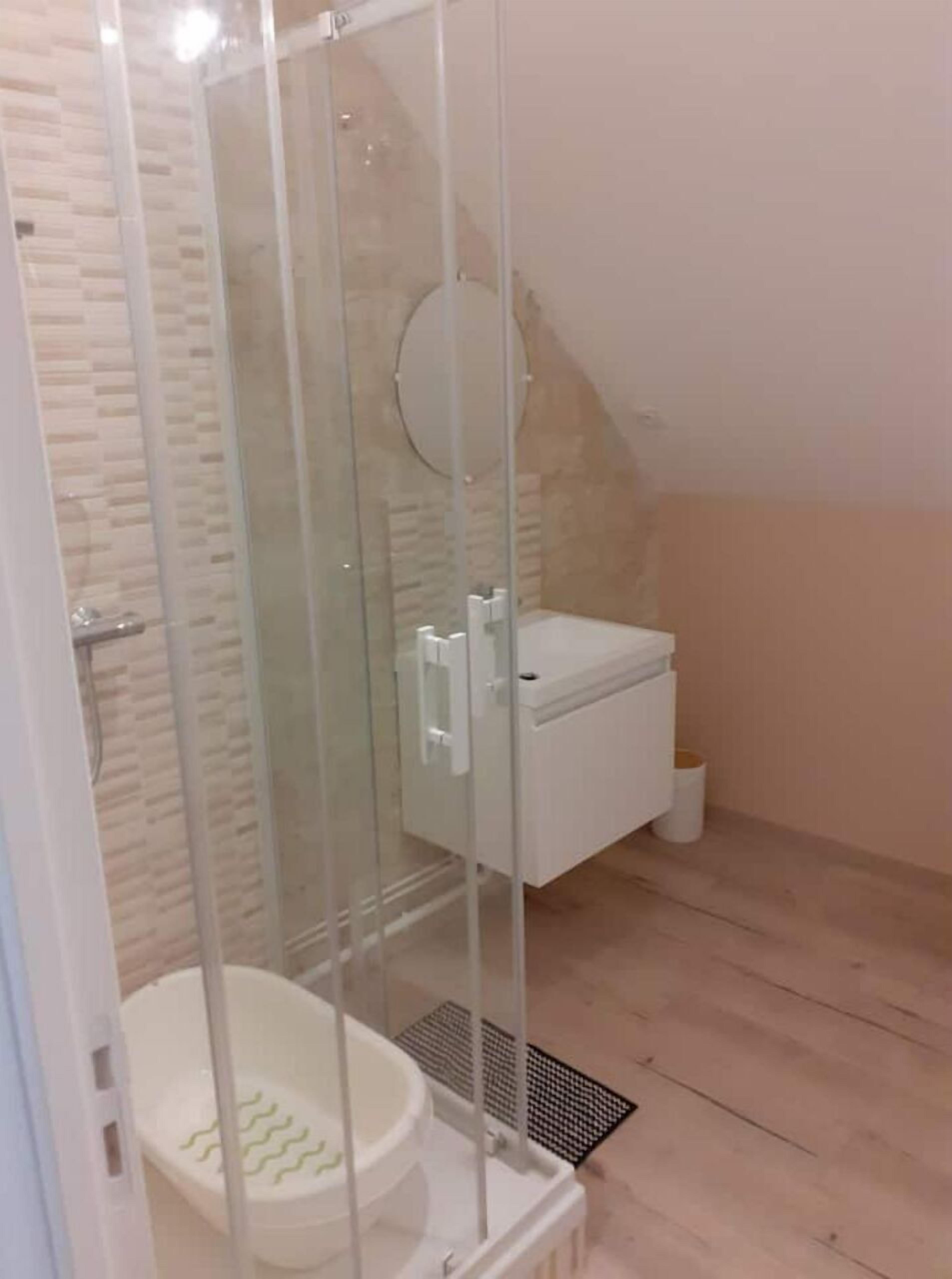 SALLE DE DOUCHE ETAGE