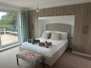 4 Schlafzimmer, Schreibtisch, WLAN