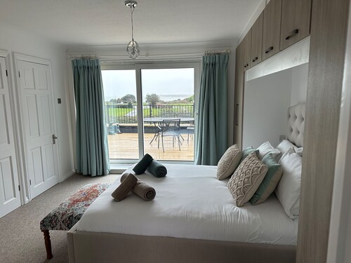 'Raggleswood' - a seaside home on Friars Cliff, Mudeford