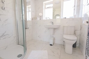 Combined shower/tub