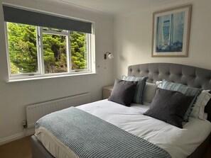 4 Schlafzimmer, Schreibtisch, WLAN