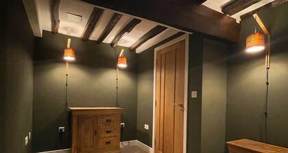 Luxury 3 Bedroom Spacious Apartment - Central Stamford