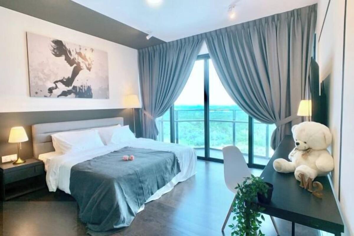 1 bedroom, hypo-allergenic bedding available, desk, laptop workspace