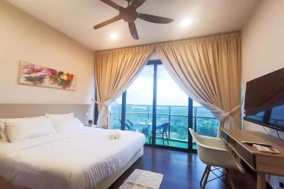 1 bedroom, hypo-allergenic bedding available, desk, laptop workspace