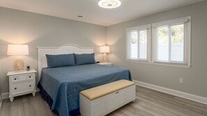 3 bedrooms, iron/ironing board, free WiFi, bed sheets - Pet Friendly, Recently Renovated, Private Hot Tub + Free Attraction Tickets! (North Myrtle Beach)