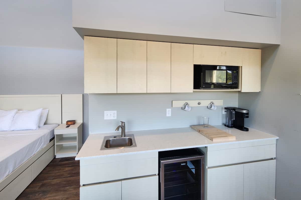 Signature Studio | Individually decorated, individually furnished, free WiFi, bed sheets