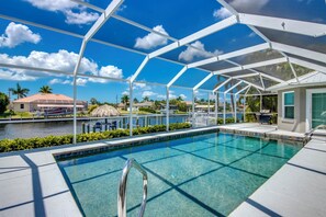 Outdoor pool, a heated pool - Special Offer Villa Tropical Breeze - on water, pool, refurbished, gulf access (Cape Coral)