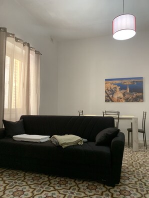 City Apartment | Living area