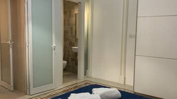 City Apartment | Laptop workspace, blackout drapes, iron/ironing board, free WiFi