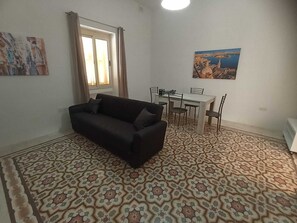 City Apartment | Living area