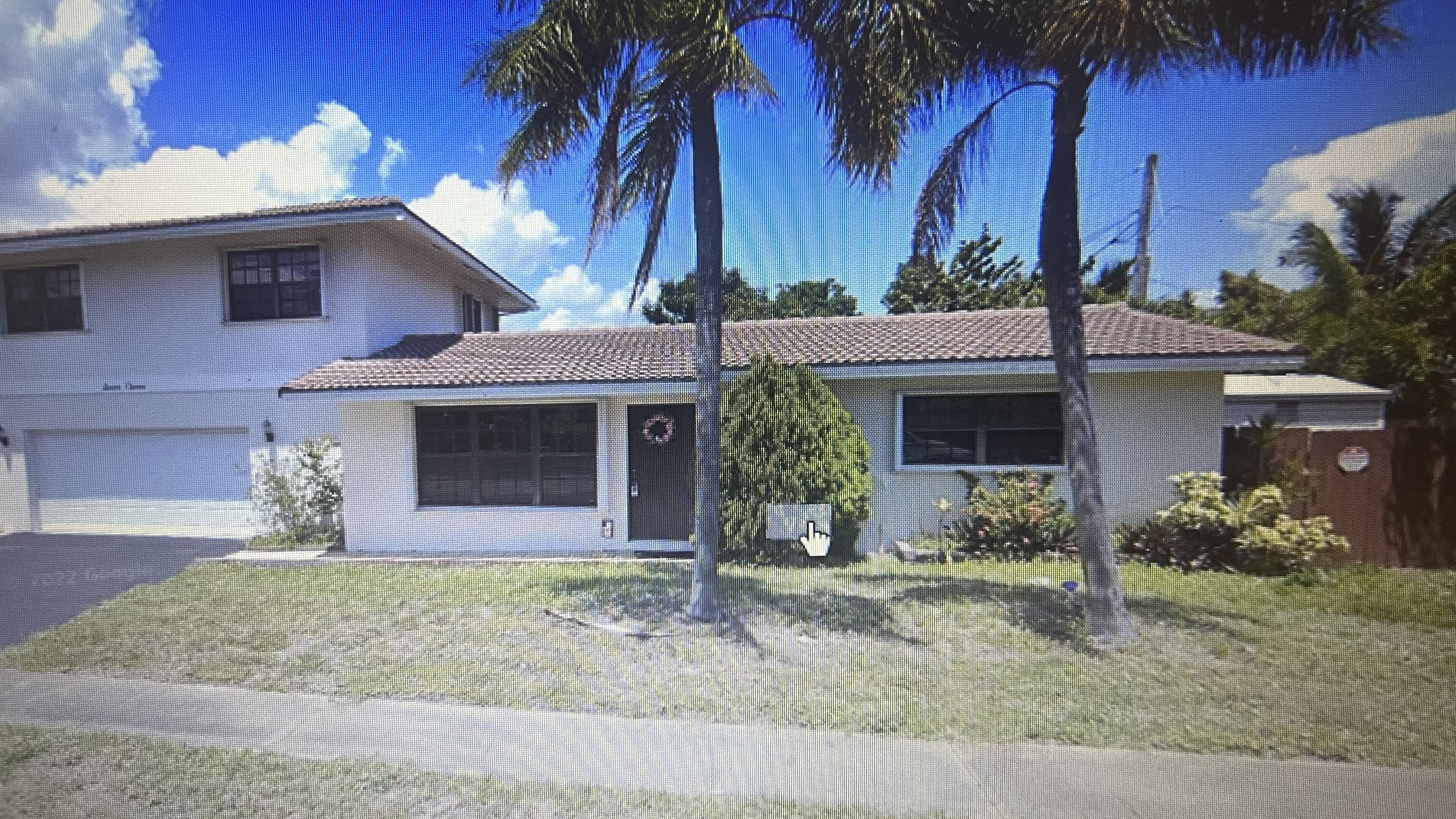 Amazing fully Renovated House 1 Mile from Beach,Shopping, Boca Raton, Delray.