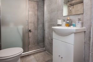 Apartment | Bathroom