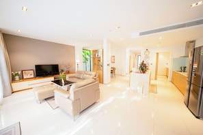Smart TV y chimenea