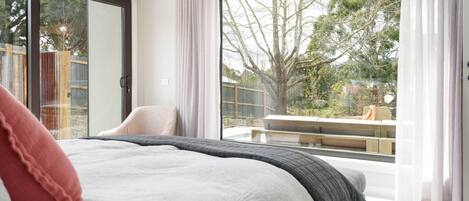 3 habitaciones, tabla de planchar con plancha, wifi y ropa de cama