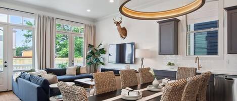 Televisión, libros y oficina