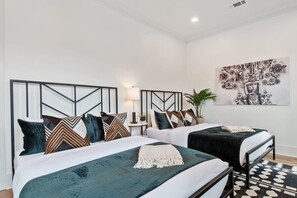 5 bedrooms, desk, iron/ironing board, travel cot