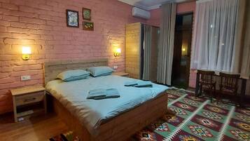 Standard Double Room | Individually decorated, individually furnished, desk, laptop workspace