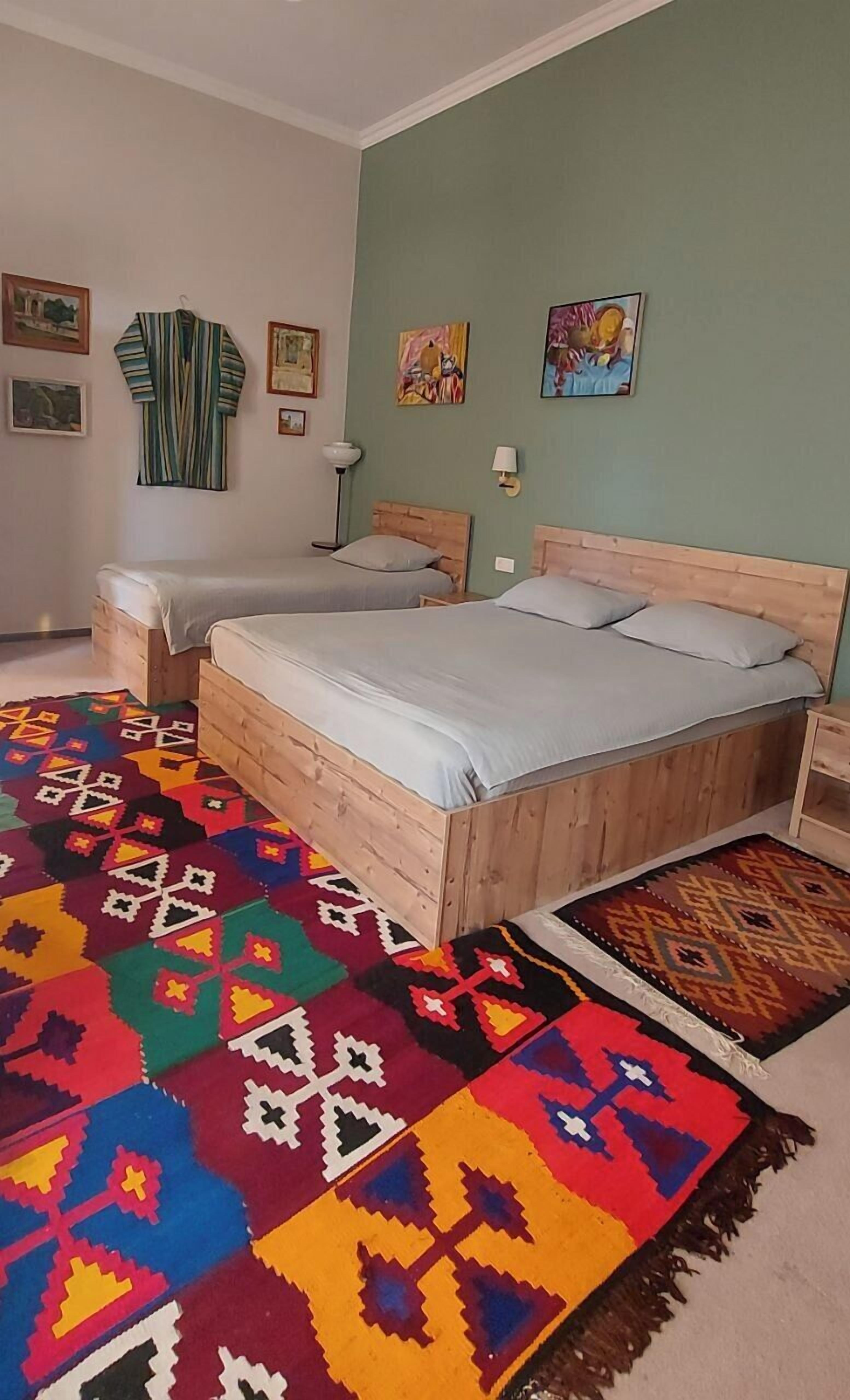 Decoración personalizada, muebles diferentes y escritorio 