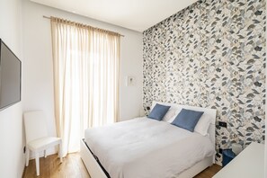 1 chambre, coffres-forts dans les chambres, fer et planche à repasser