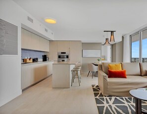 Stylish living room - Luxury Stay | Pools + Gym & Free Parking (Hollywood)