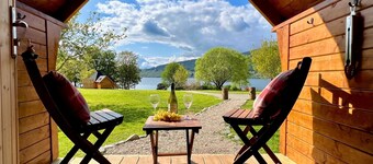 Seal Cove Cabin, peaceful, private, couples retreat, loch side & pet friendly (1 only)