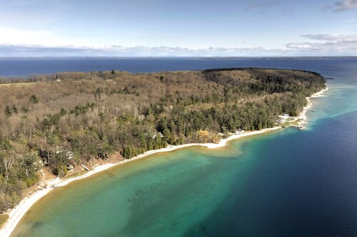 Beautiful Bayview 3 bedroom, 3 bath home / walking distance to beach.  Sleeps 9.