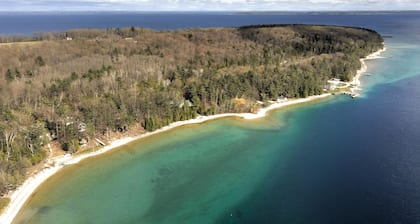 Beautiful Bayview 3 bedroom, 3 bath home / walking distance to beach. Sleeps 9.